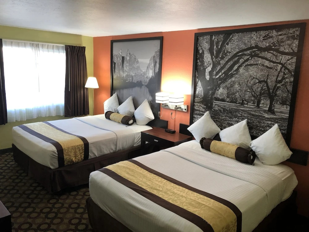 photo 1 of Rodeway Inn Ontario
