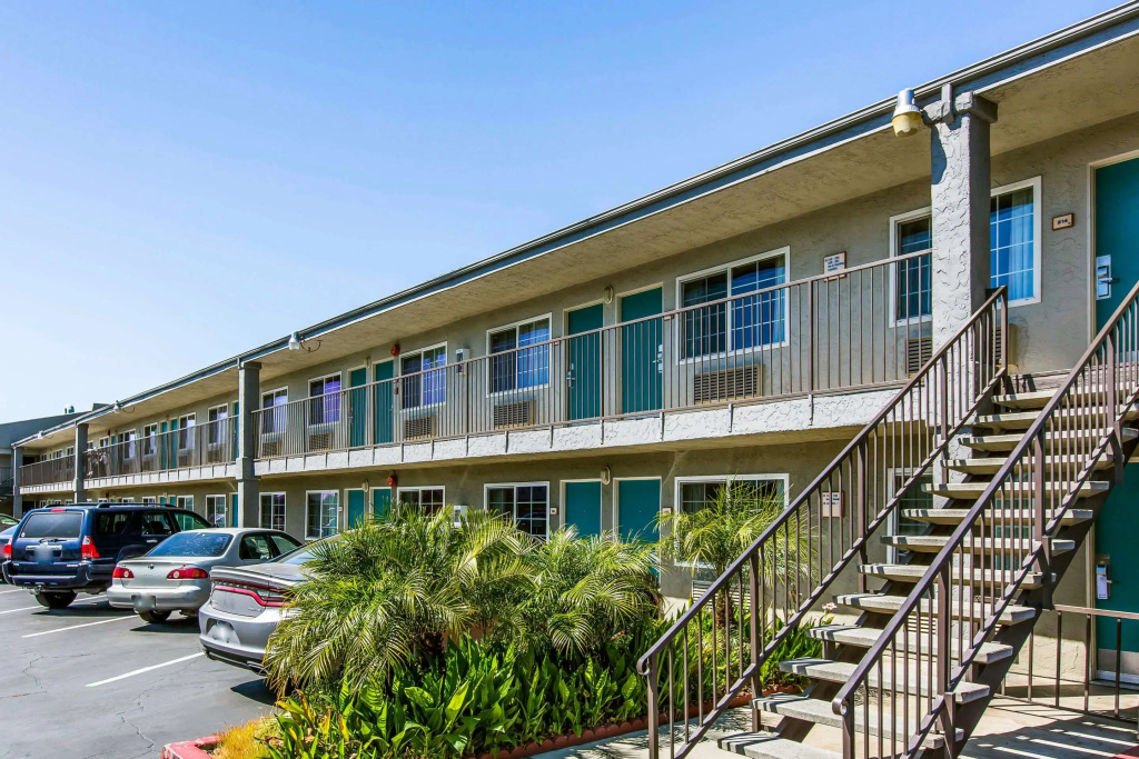 photo 1 of Rodeway Inn Ontario Airport Mills
