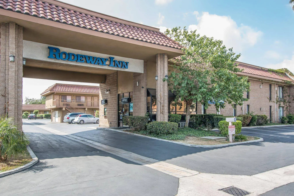 photo 1 of Palm Inn Hotel near Tyler Mall Riverside