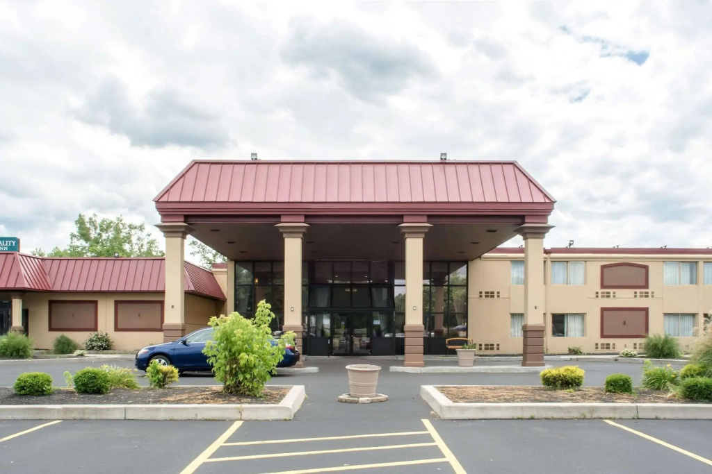 photo 1 of Rodeway Inn Rochester Airport