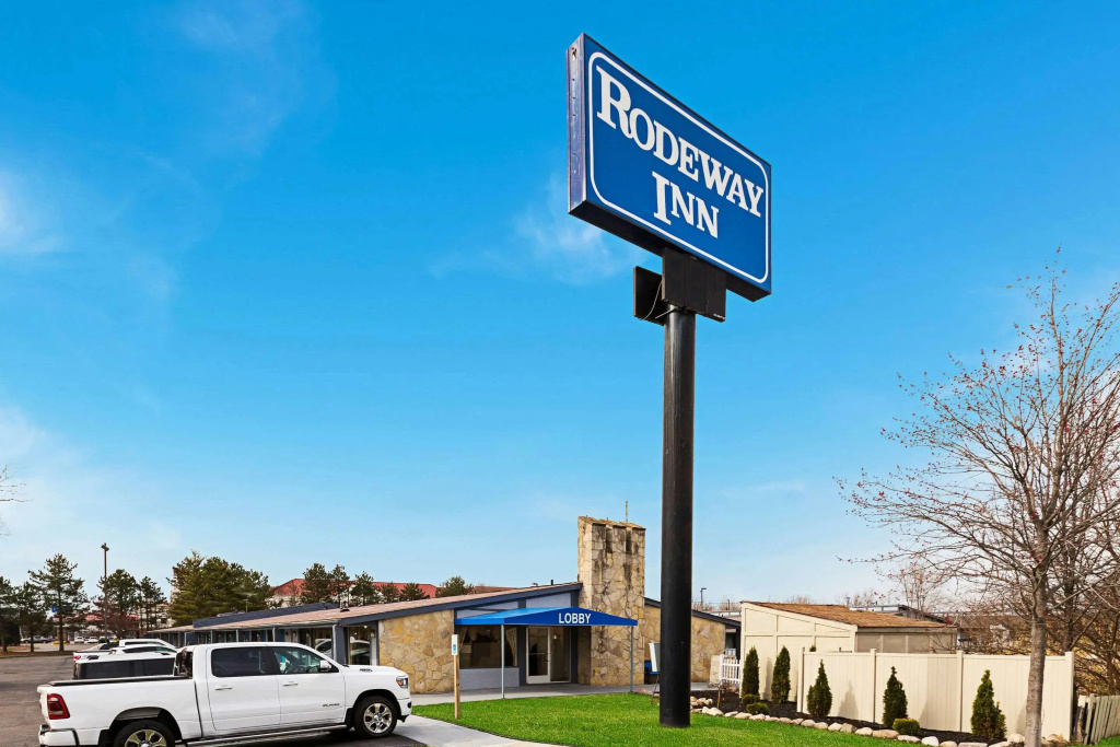 photo 1 of Rodeway Inn Metro Airport