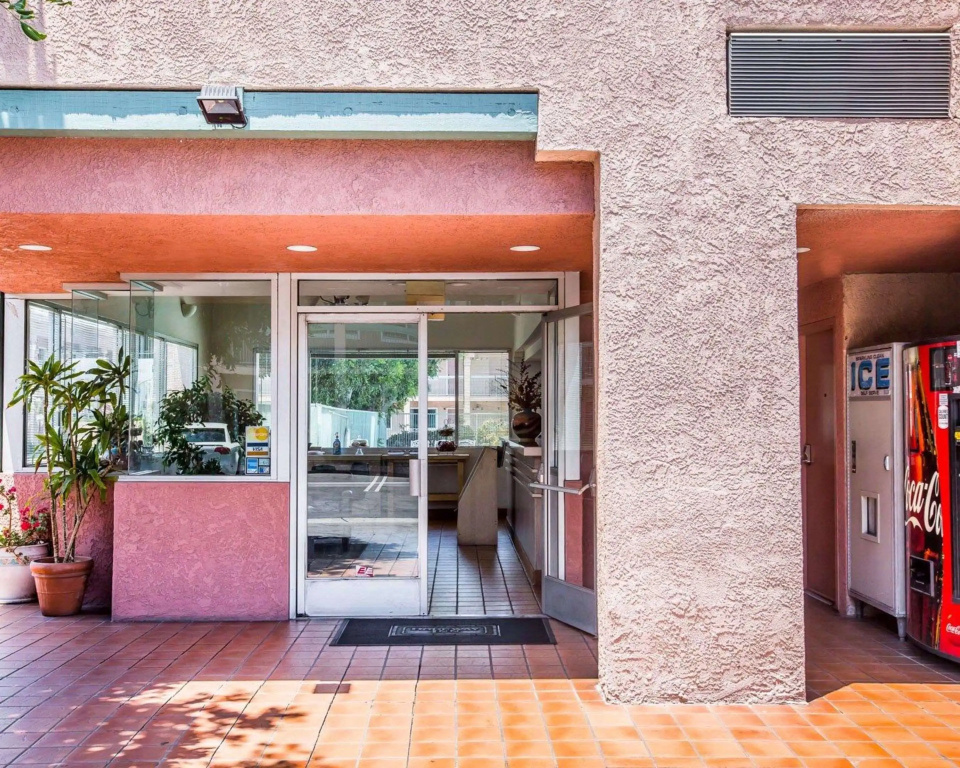 photo 1 of Rodeway Inn South Gate - Los Angeles South