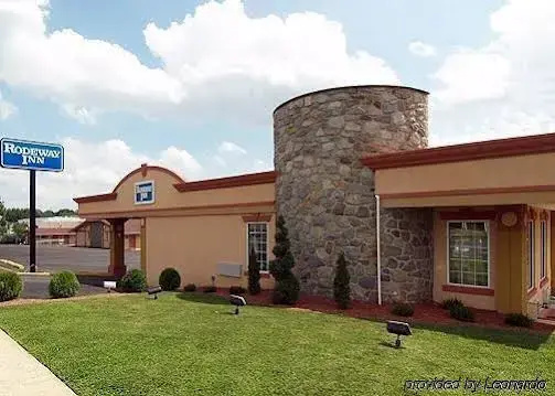 photo 1 of Parkway Inn