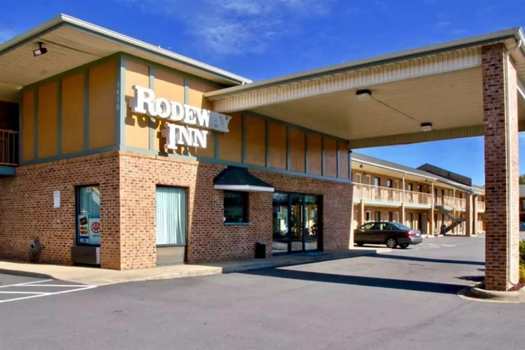 photo 1 of Rodeway Inn University Area