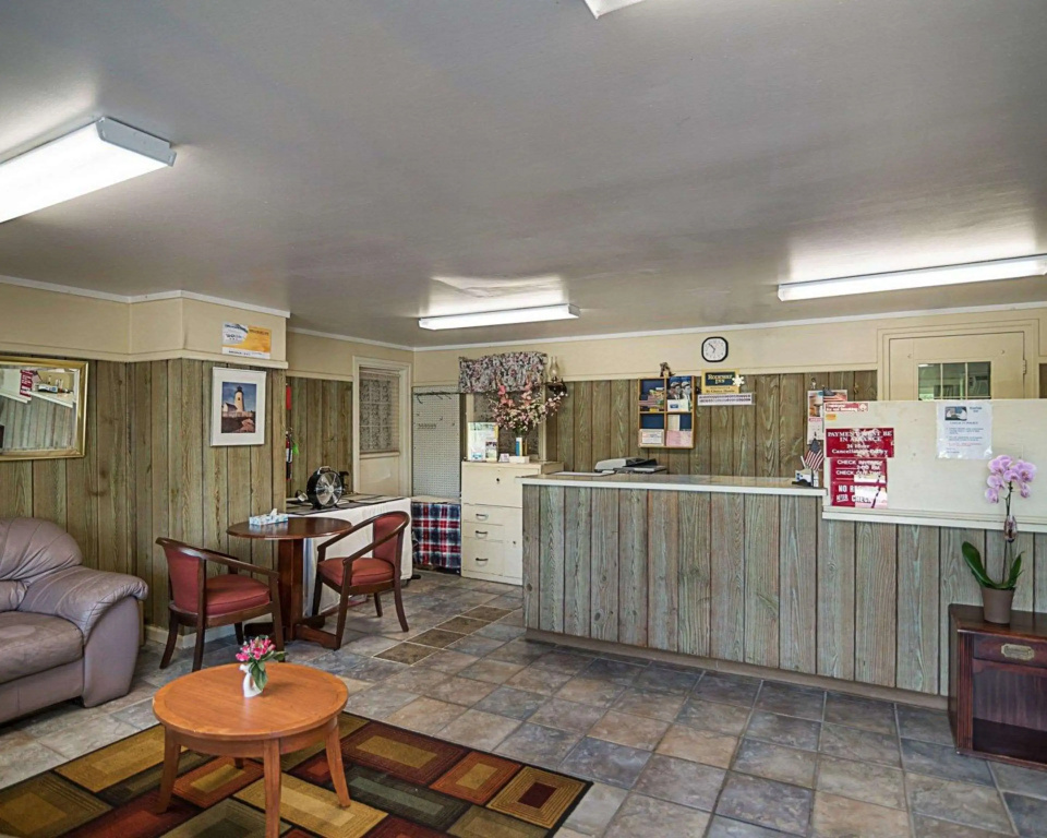 photo 1 of Econo Lodge