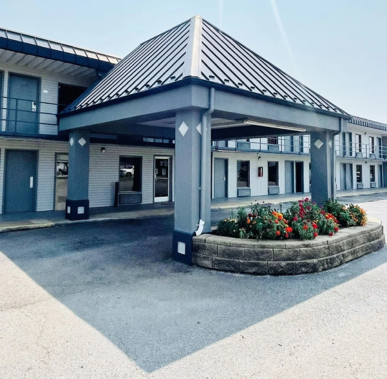 photo 1 of Rogers Inn