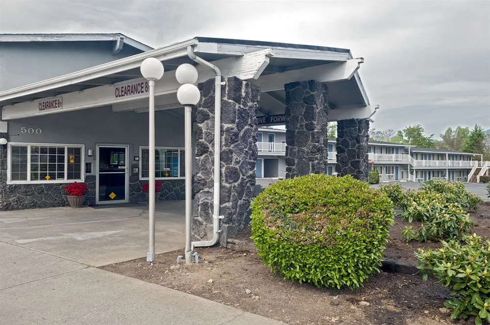 photo 1 of Rogue Valley Inn