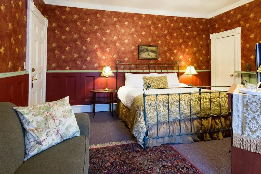 photo 1 of Rogues' Harbor Inn