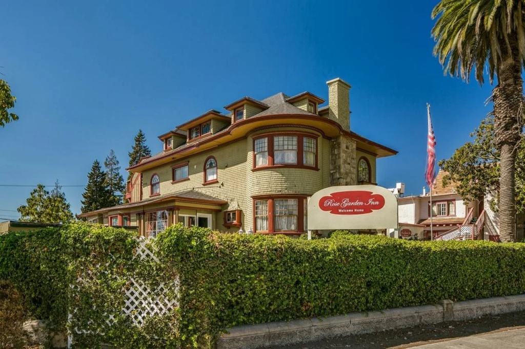 photo 1 of Rose Garden Inn