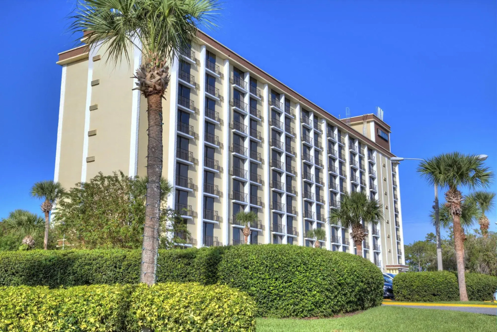 photo 1 of Rosen Inn, closest to Universal