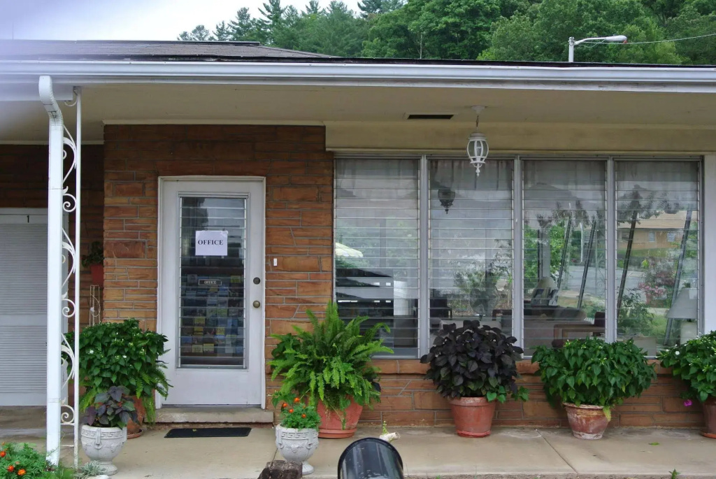 photo 1 of RoseWood Inn