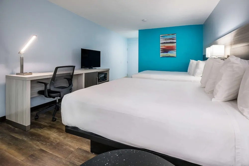 photo 1 of Royal American Inn