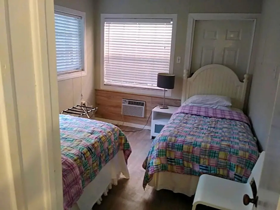 photo 1 of Royal Canadian Motel
