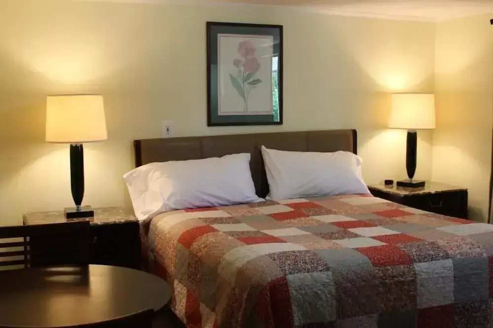 photo 1 of Royal Coach Motor Lodge