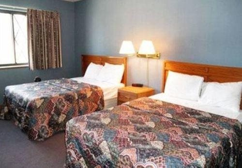photo 1 of Royal Crest Motel