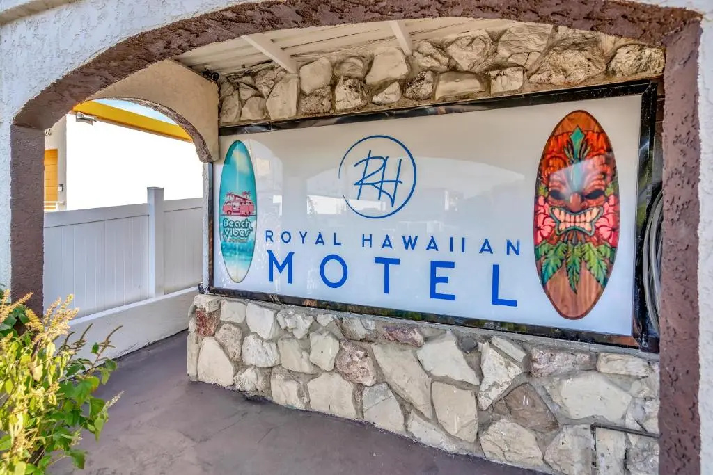photo 1 of Royal Hawaiian Inn - Mid City, Los Angeles