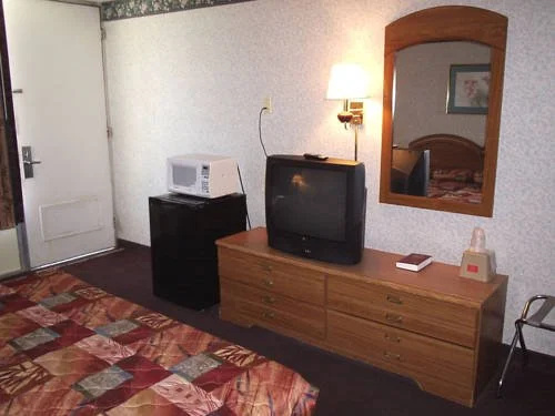 photo 1 of Royal Inn