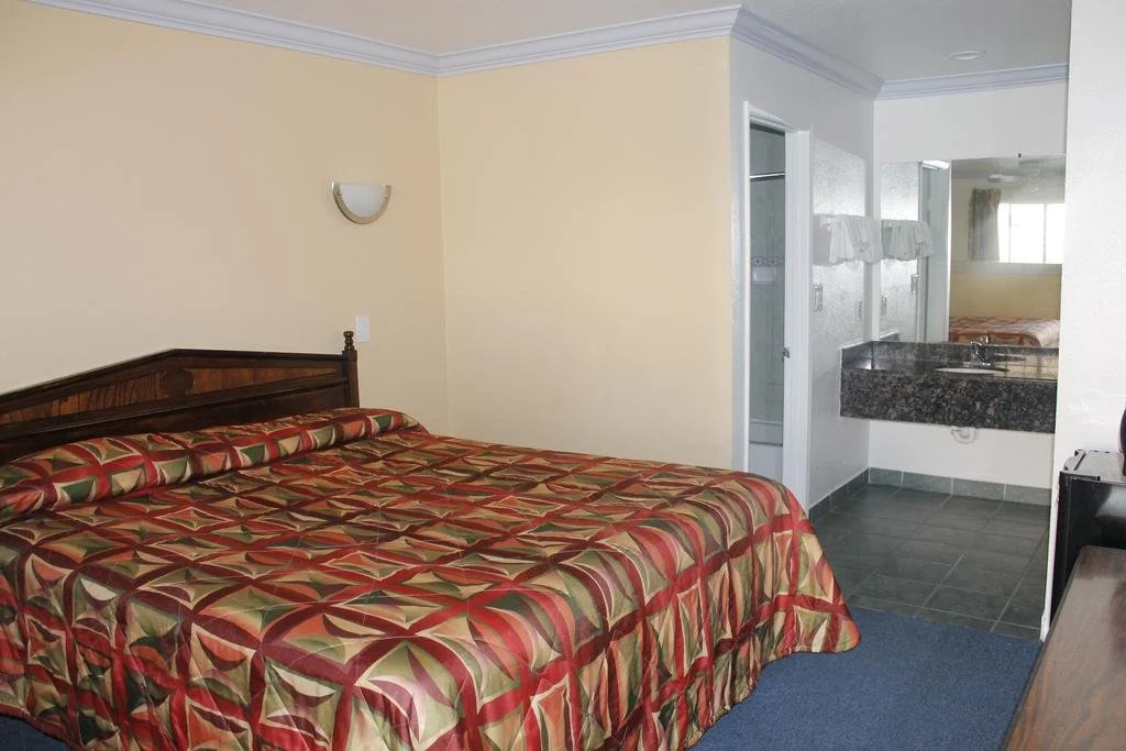 photo 1 of Royal Inn