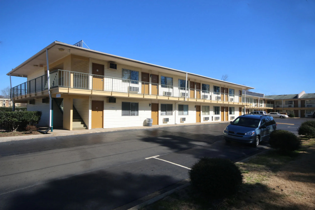 photo 1 of Royal Inn Charlotte Airport Hotel