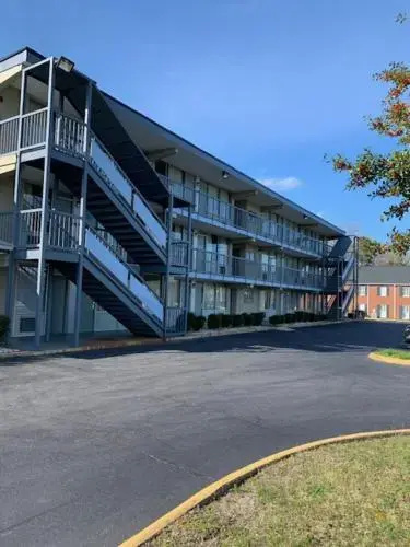 photo 1 of Royal Inn Motel