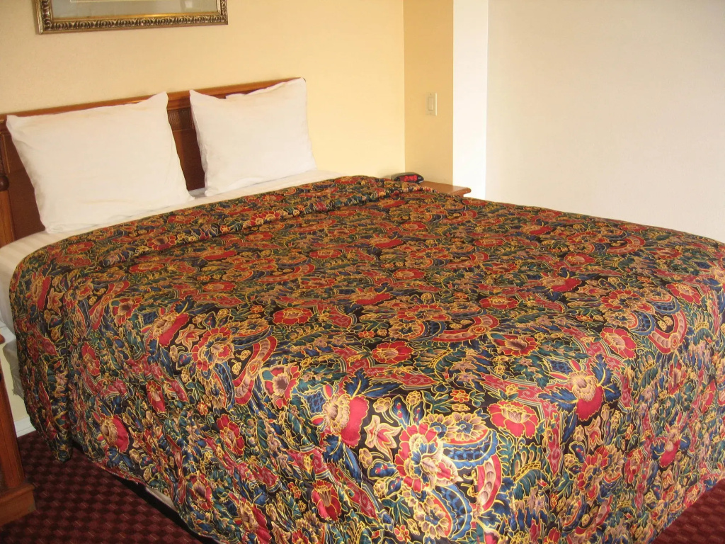photo 1 of Royal Inn Motel Long Beach