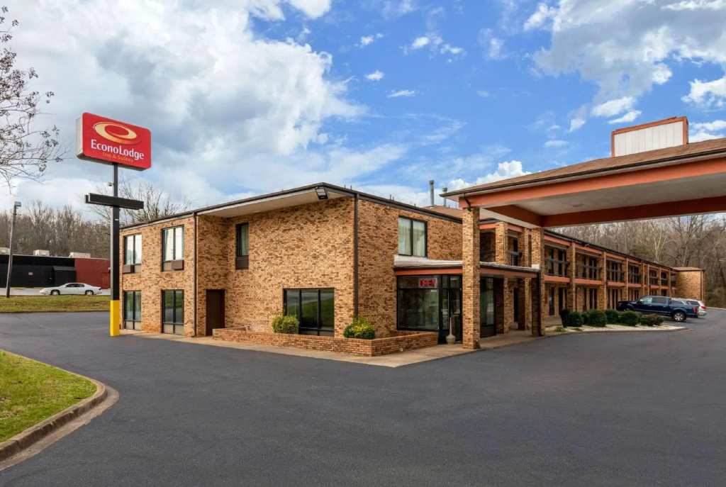photo 1 of Econo Lodge Inn & Suites