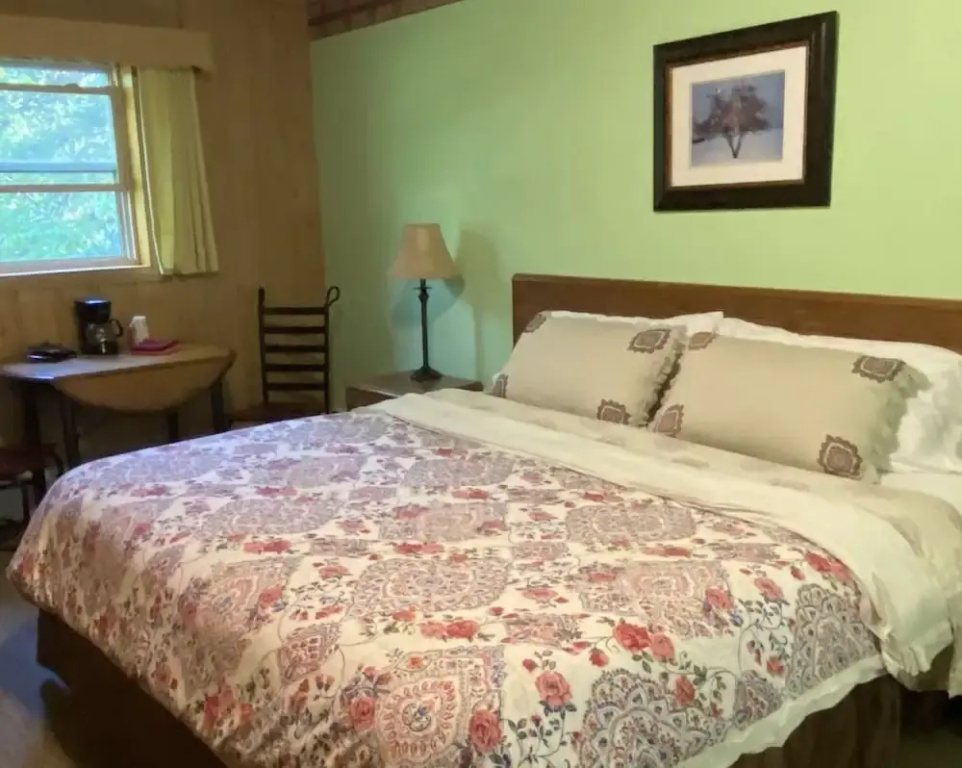 photo 1 of Royal Motel