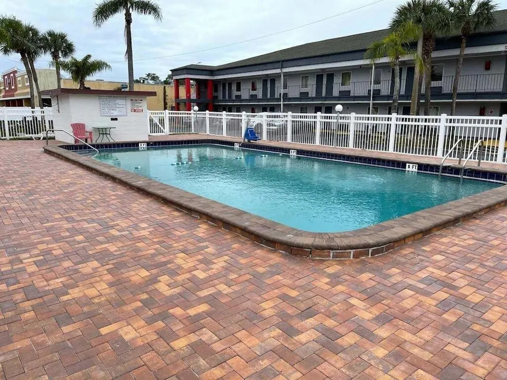photo 1 of Royal Palm Inn