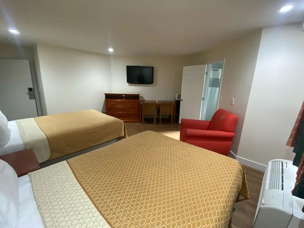 photo 1 of Royale Inn Motel