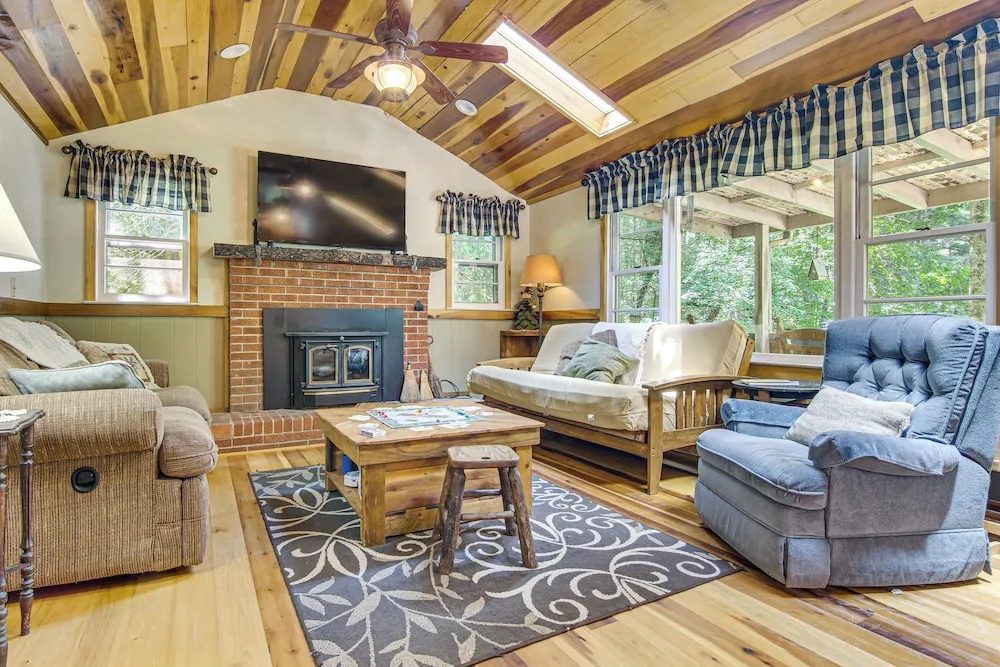 photo 1 of 20-acre Cabin w/ Pond: 6 Mi to River Arts District