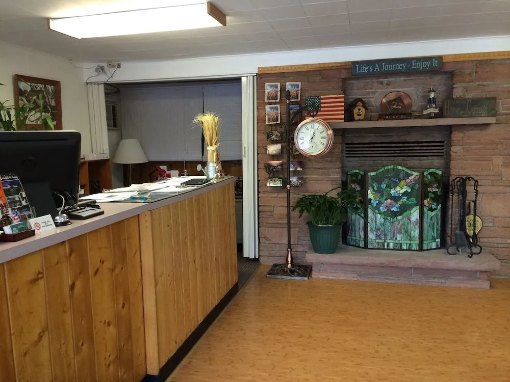 photo 1 of Saddle & Surrey Motel