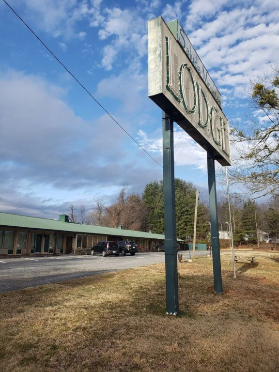 photo 1 of Green River Lodge