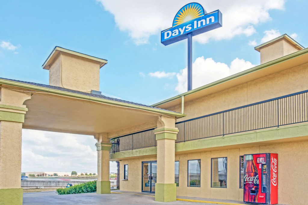 photo 1 of Days Inn by Wyndham San Antonio Morgan's Wonderland / IH-35 N