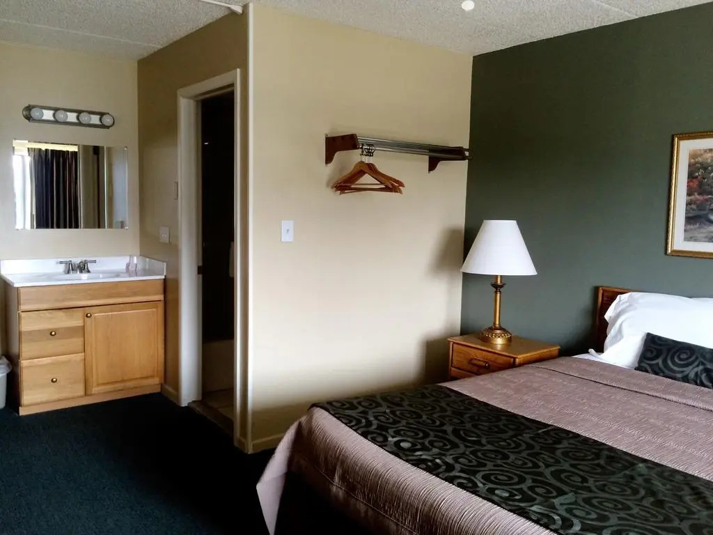 photo 1 of Sand Pebble Motor Lodge