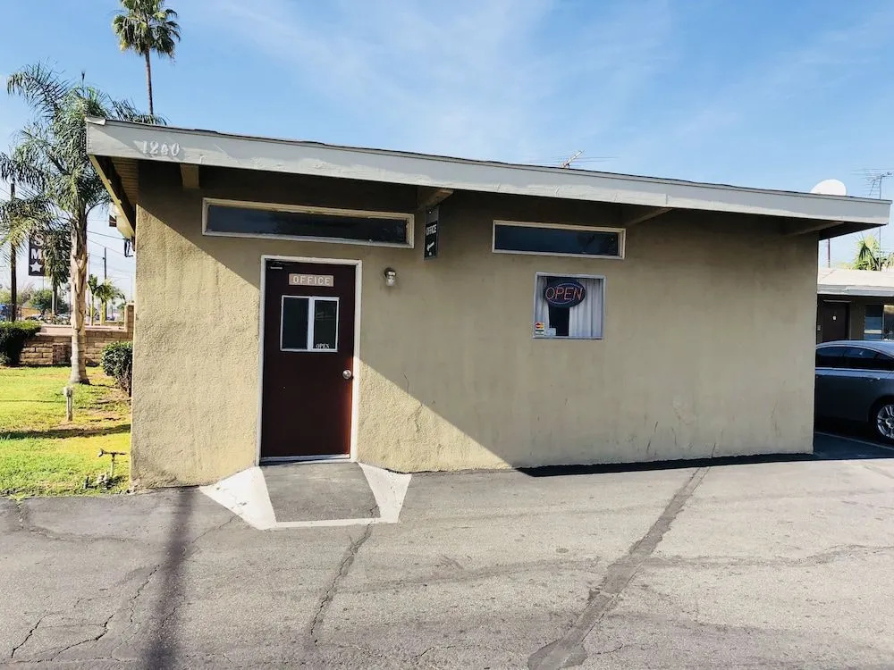 photo 1 of Sands Motel