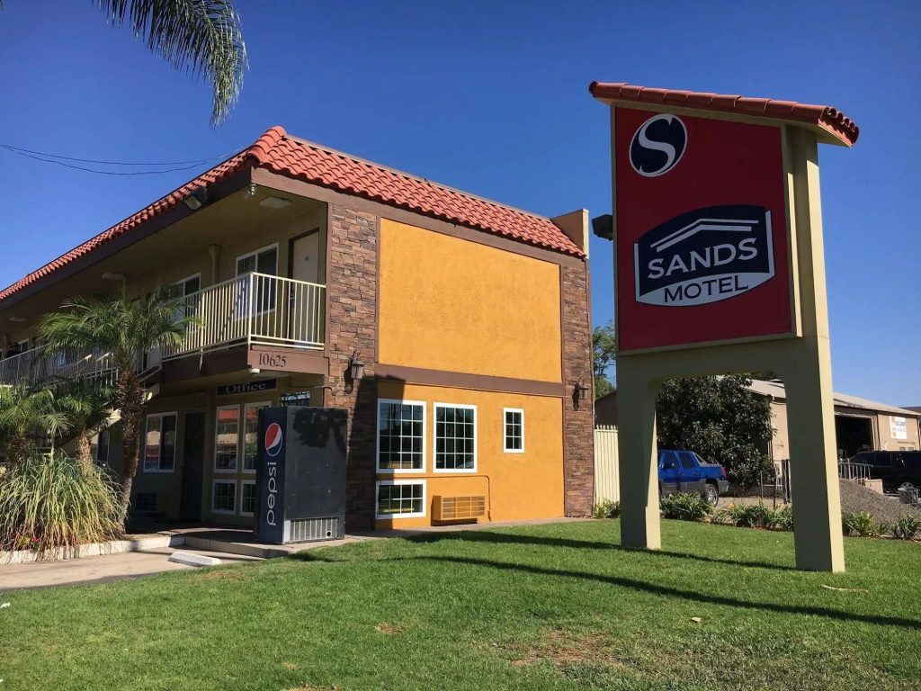 photo 1 of Sands Motel