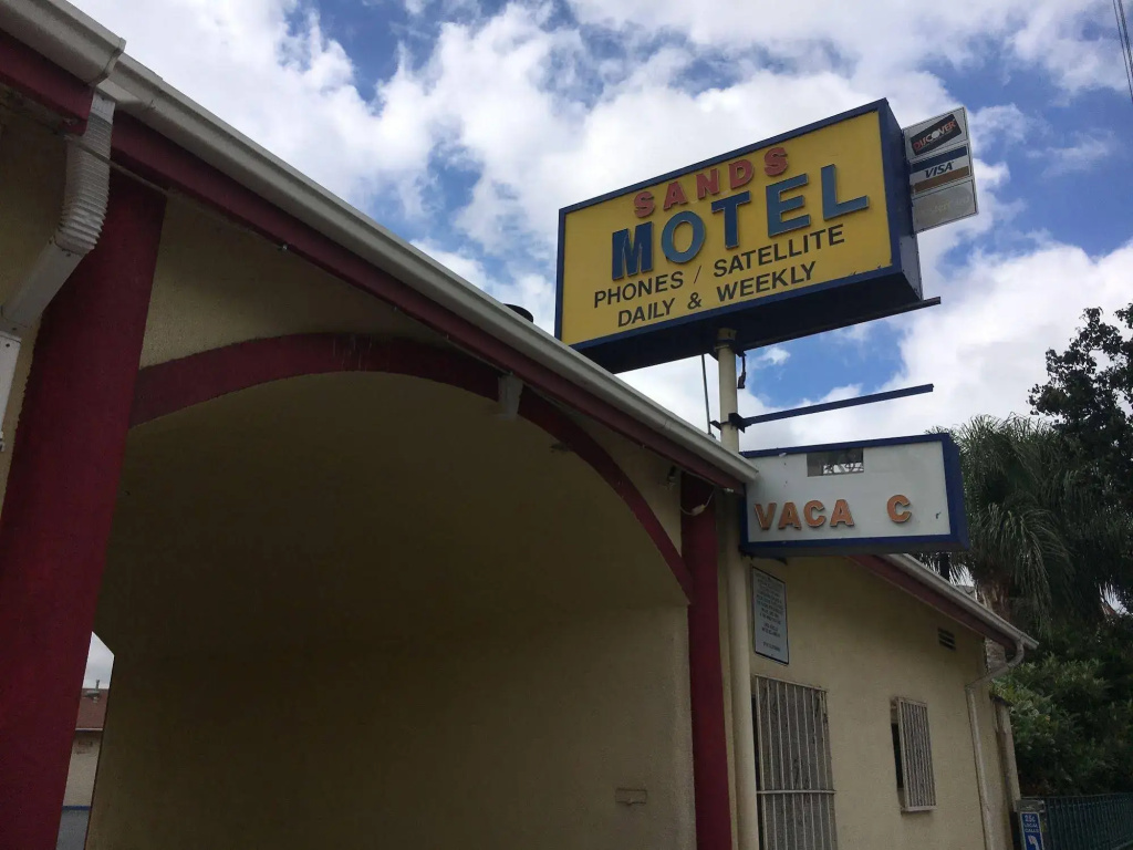 photo 1 of Sands Inn