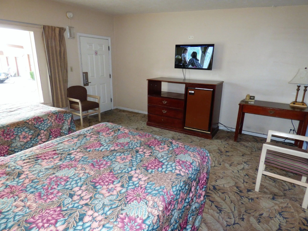 photo 1 of Sands Motel
