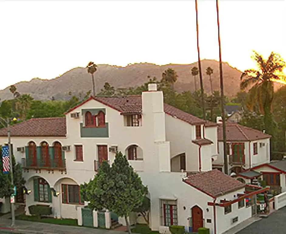 photo 1 of Santa Cruz Inn Riverside