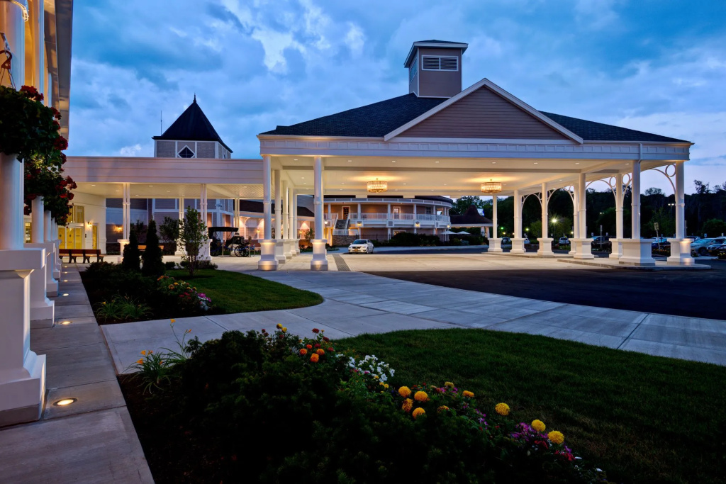 photo 1 of Saratoga Casino Hotel