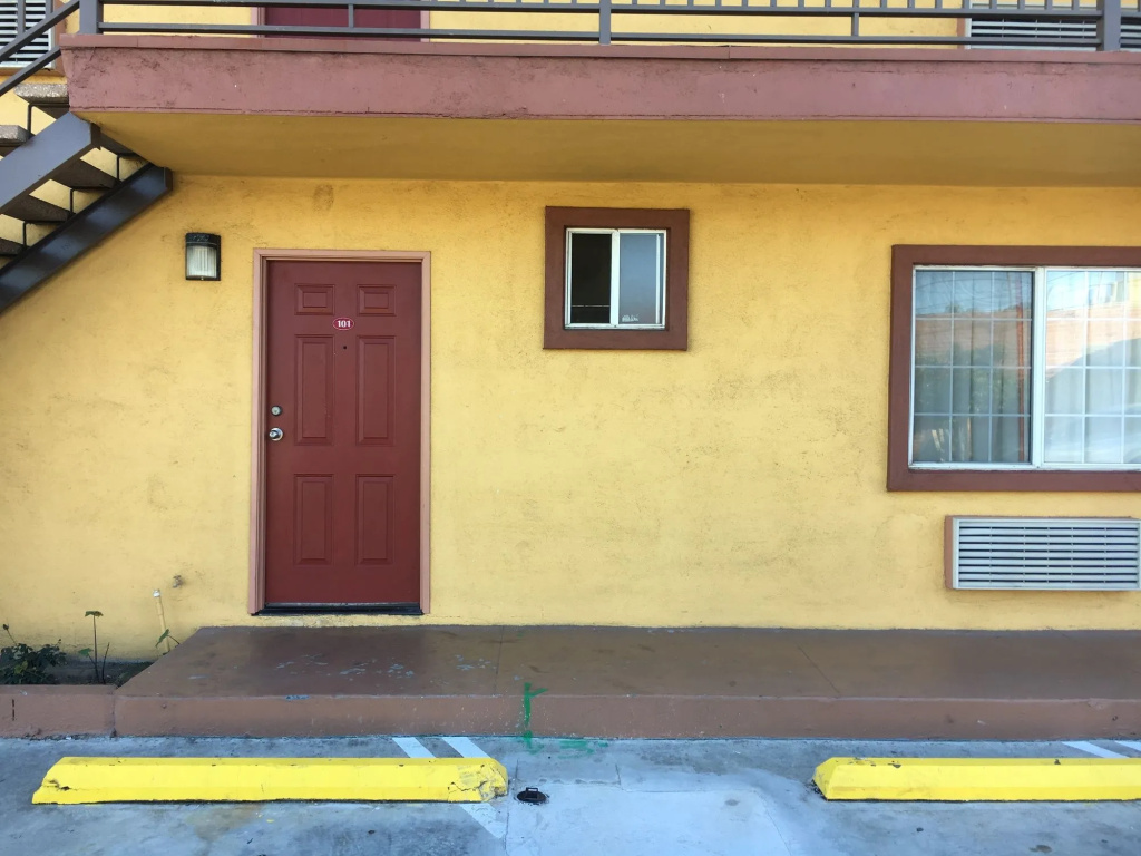 photo 1 of Satellite Motel