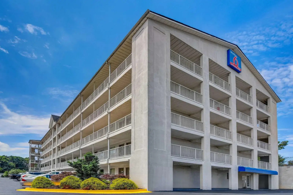 photo 1 of Studio 6 Extended Stay - Atlanta, GA - Chamblee