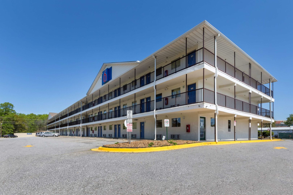 photo 1 of Motel 6 Greenville, SC