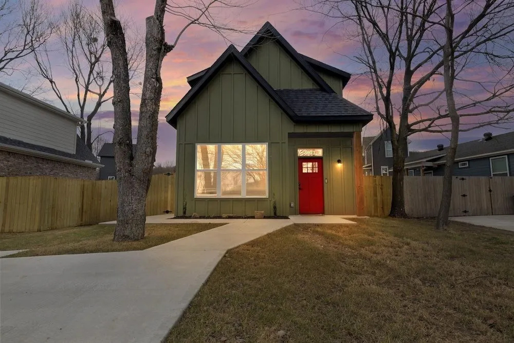 photo 1 of Scarlet Cottage 3 Bedroom Home by Redawning
