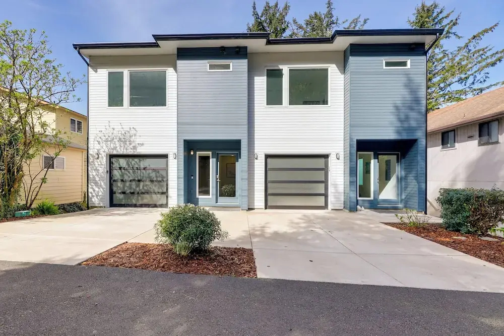 photo 1 of Scenic Depoe Bay Townhome w/ Deck < 1 Mi to Parks!