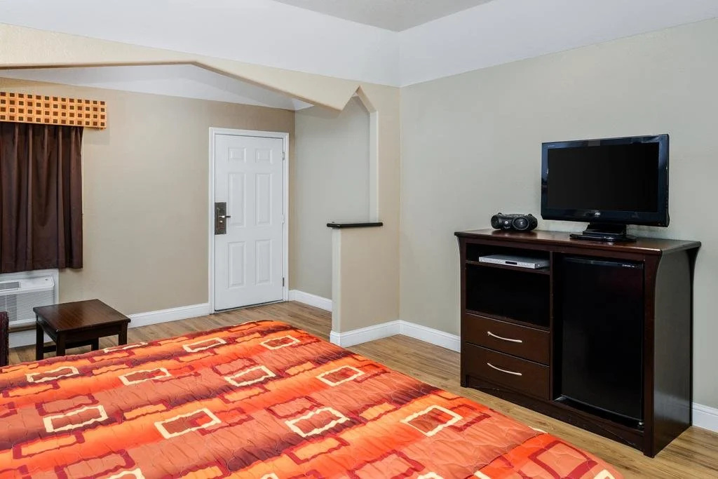 photo 1 of Scottish Inn & Suites Highway 6 South