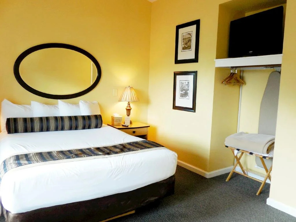 photo 1 of Sea Breeze Inn And Cottages