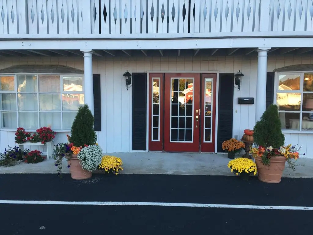 photo 1 of The Beach Rose Inn