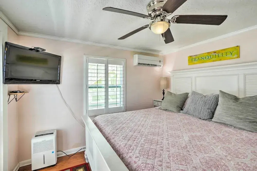 photo 1 of 'sea Turtle Suite' Condo w/ Clearwater Beach Views