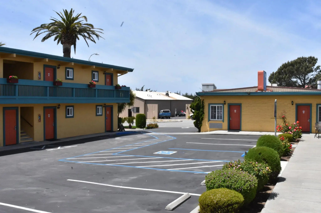 photo 1 of Seaside Inn